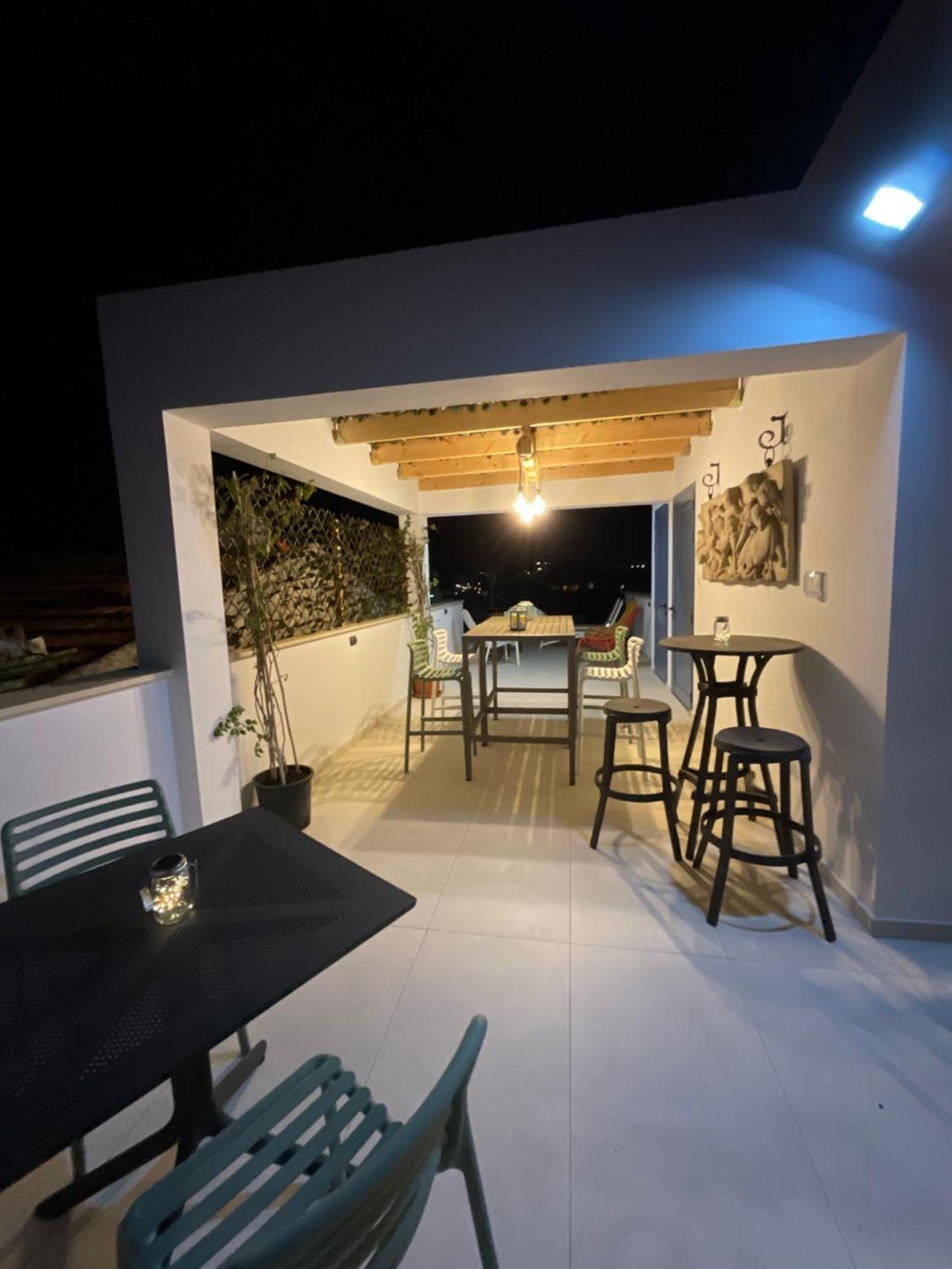 Le Voyageur By The Sea - Furnished Rooms Larnaka Exterior foto